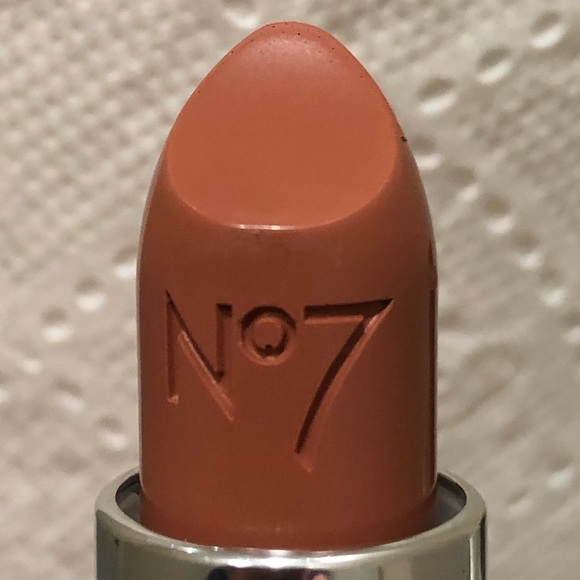 *** LAST ONE *** New Boots No7 Moisture Drench Lipstick Carmel Silk 680 - Picture 5 of 6